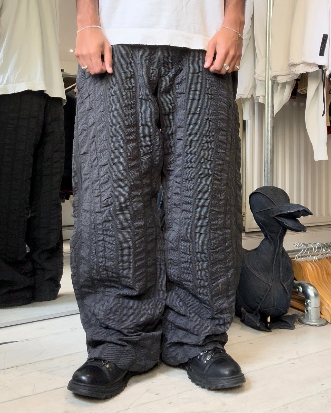 2004 Crinkle Process Striped Grey Wide Pants (~34~)