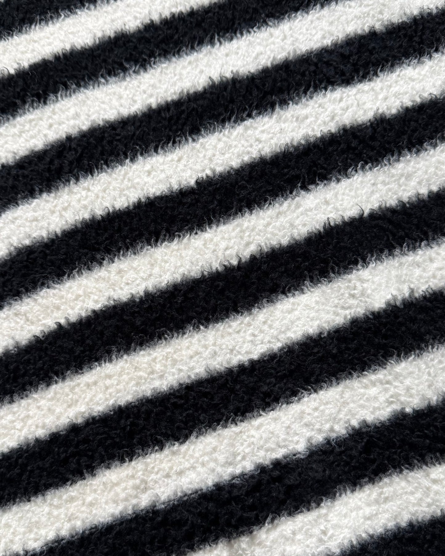 2012 Peter Pan Neck Black White Striped Fleece Jumper (M~L)