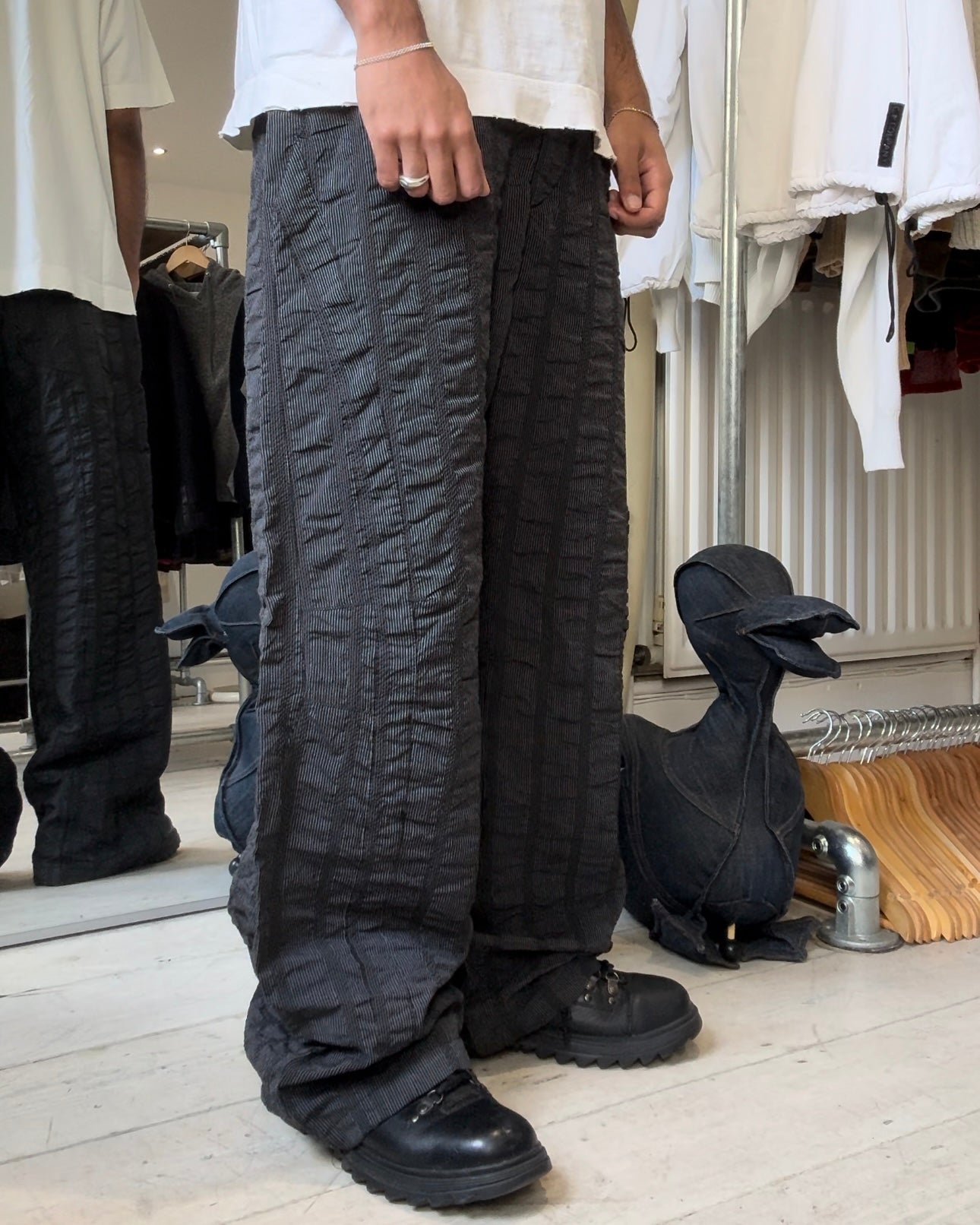 2004 Crinkle Process Striped Grey Wide Pants (~34~)