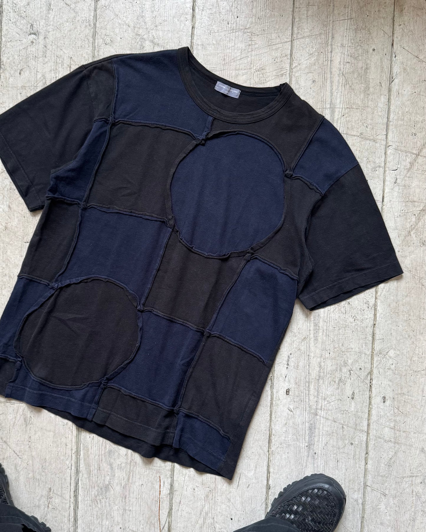 Early 2000s Washed Black / Navy Circle Patchwork Style Front Top / T-Shirt (M~L)