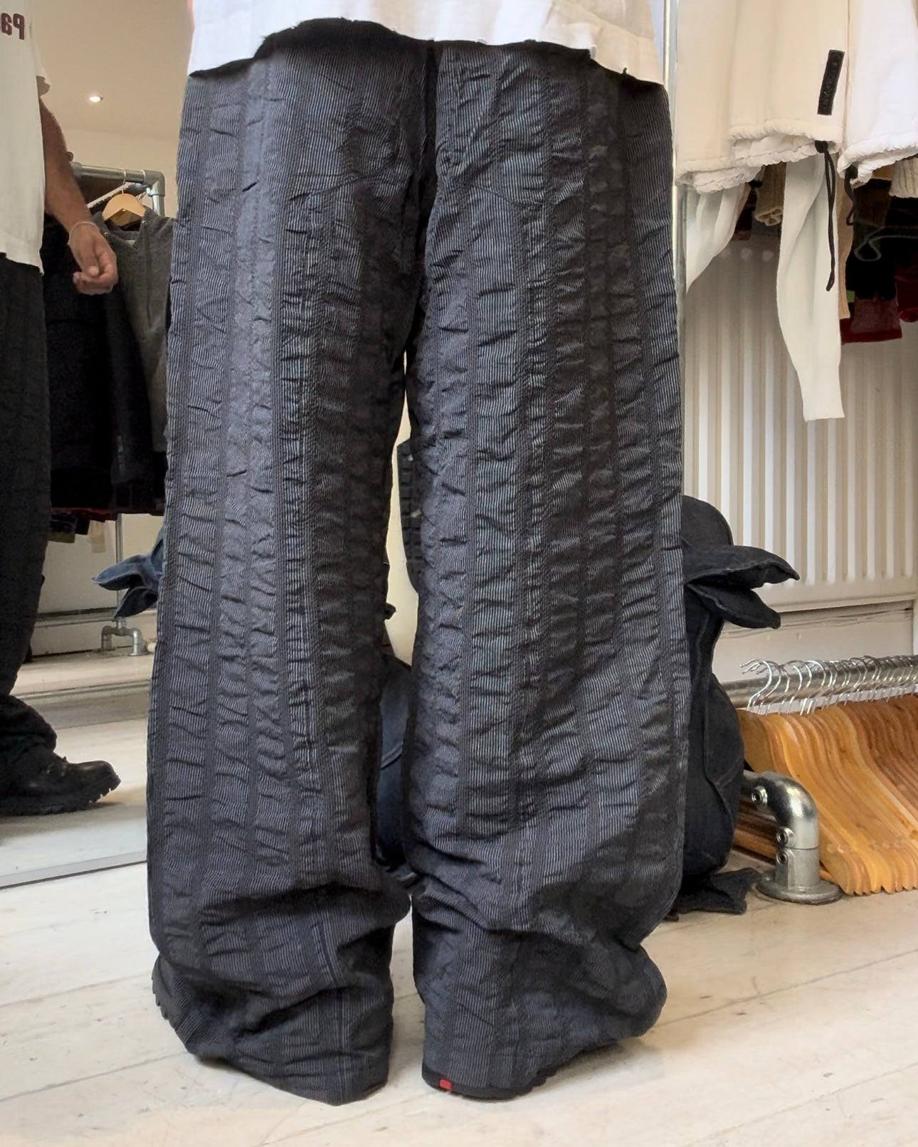 2004 Crinkle Process Striped Grey Wide Pants (~34~)