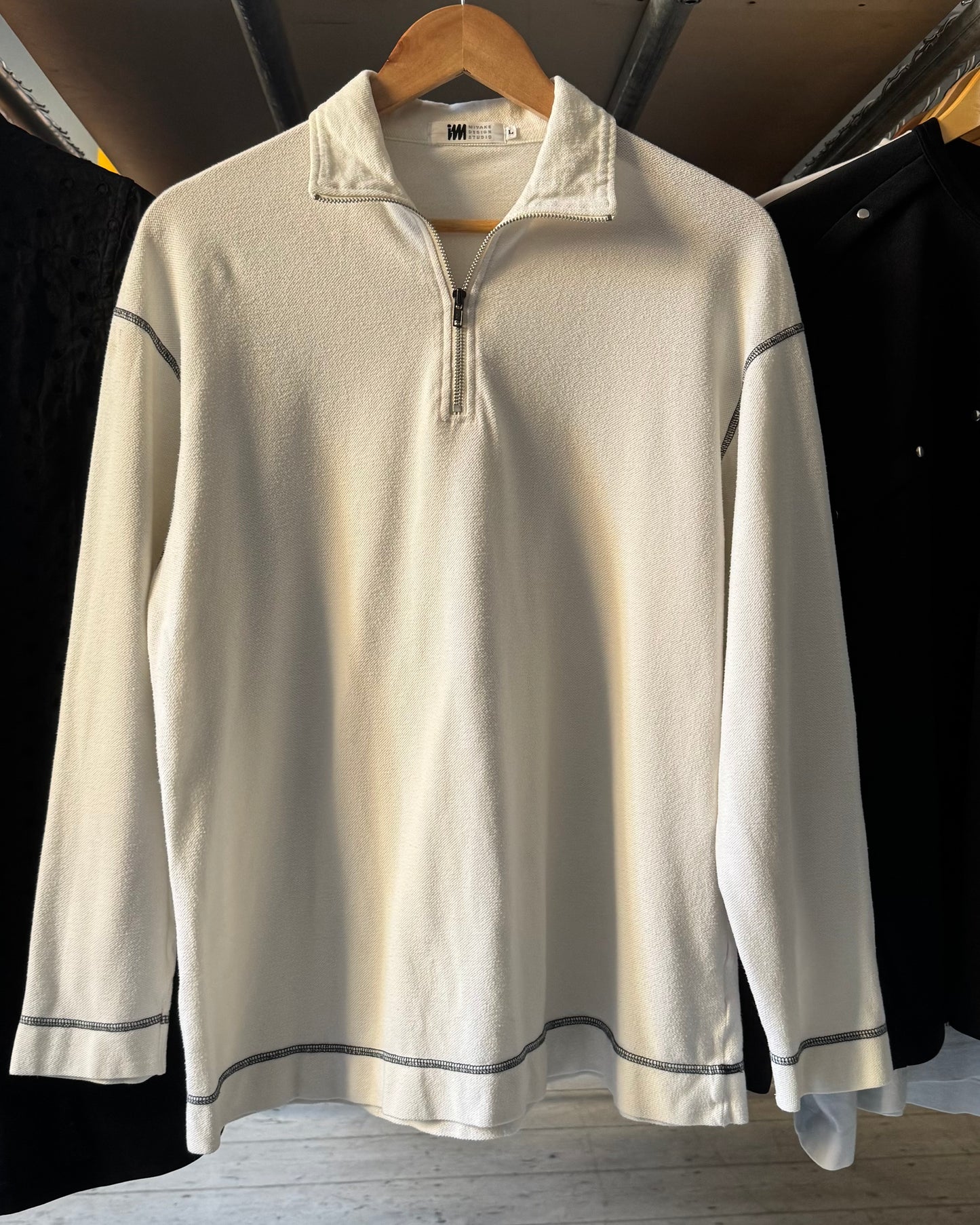 90s White / Black Overlocked Quarter Zip Polo Shirt / Top (M~L)