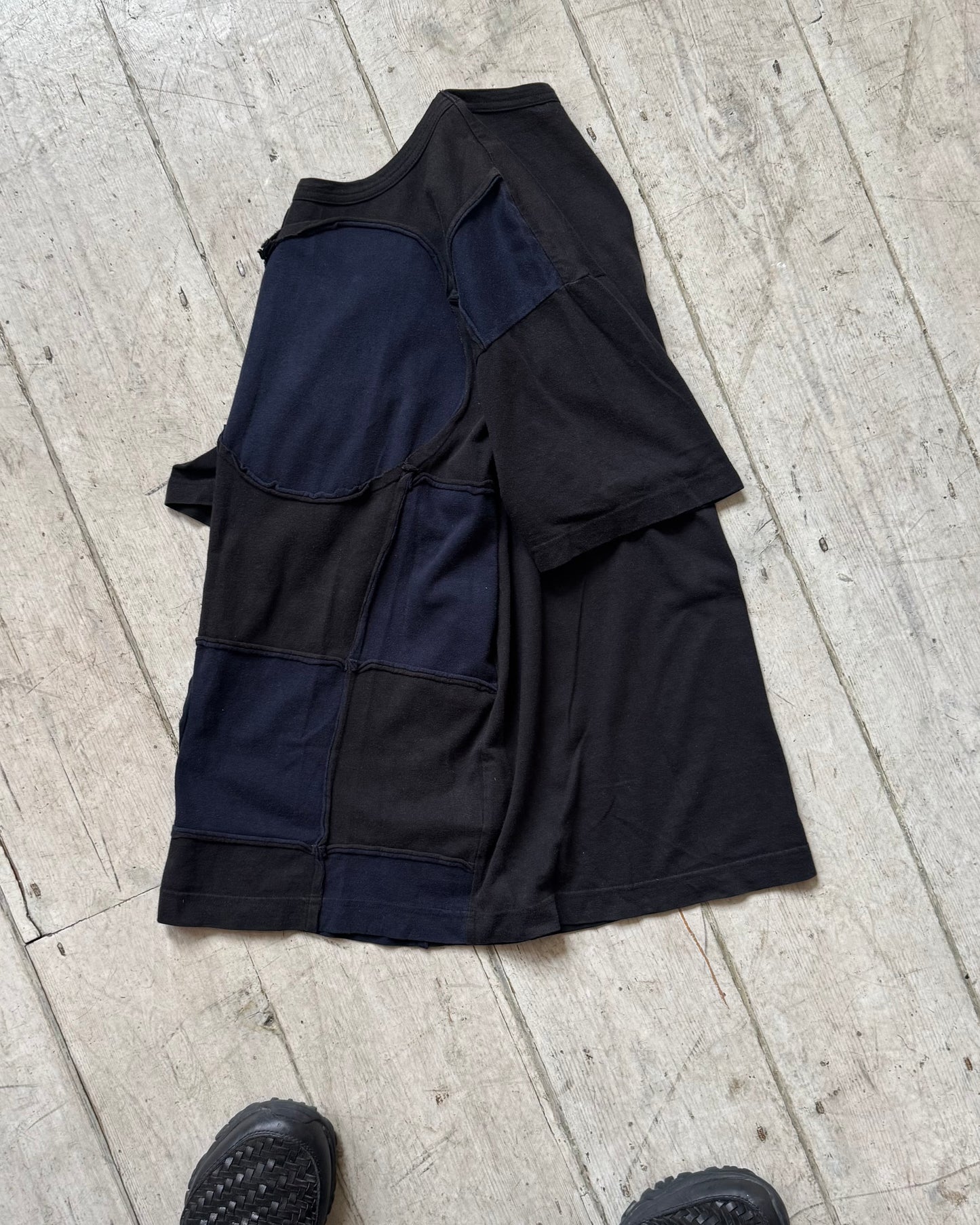 Early 2000s Washed Black / Navy Circle Patchwork Style Front Top / T-Shirt (M~L)