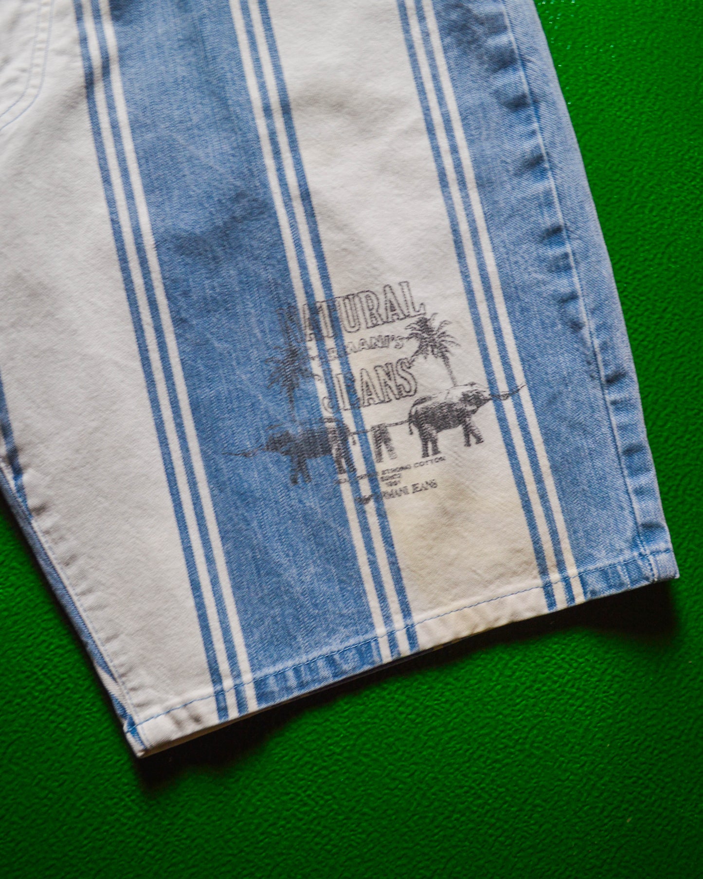 90s Striped Elephant Print Blue White Denim Shorts Jorts (~32~)