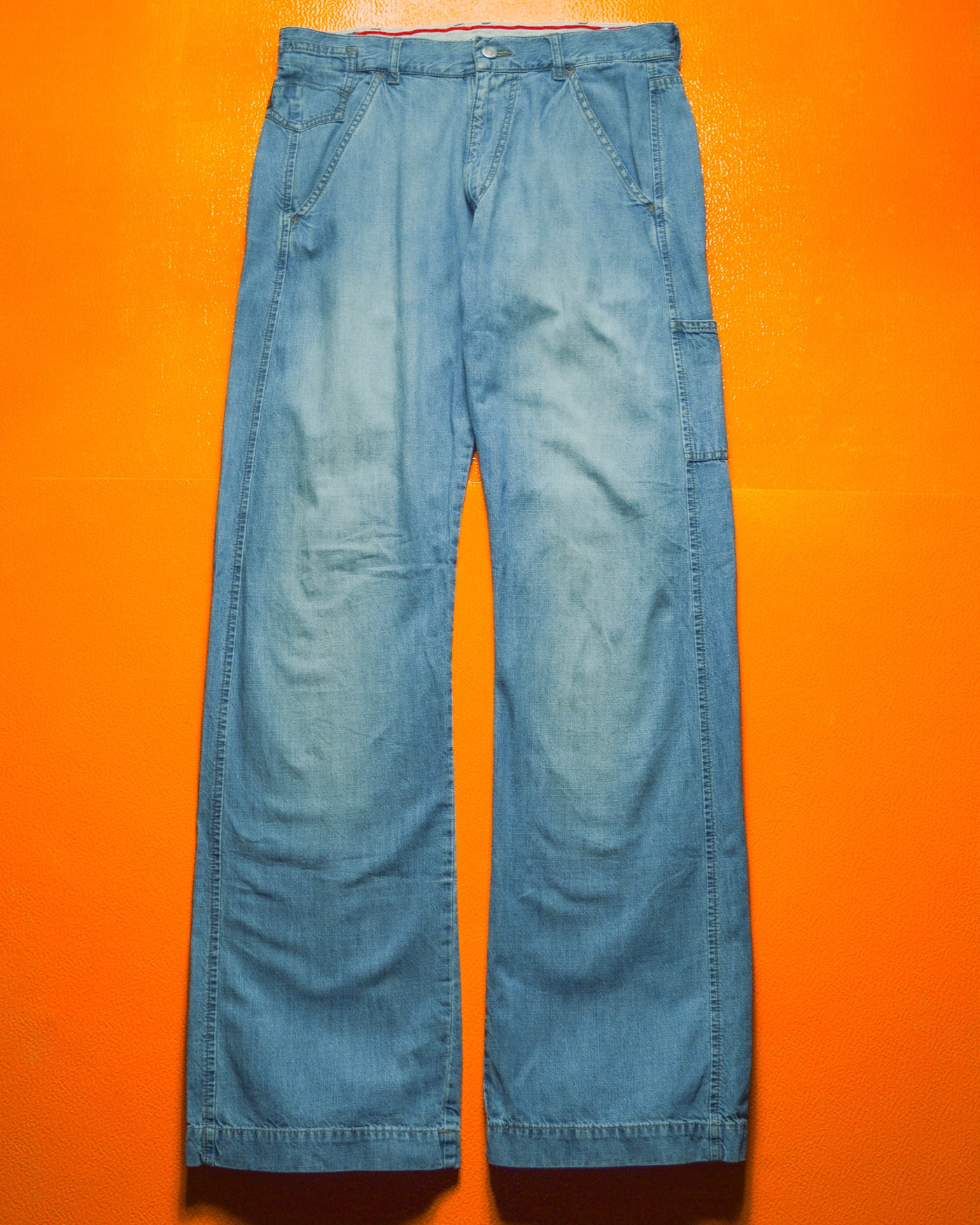 Light Wash Shifted Side Seam Asymmetrical Patch Pocket Jeans (~32~)