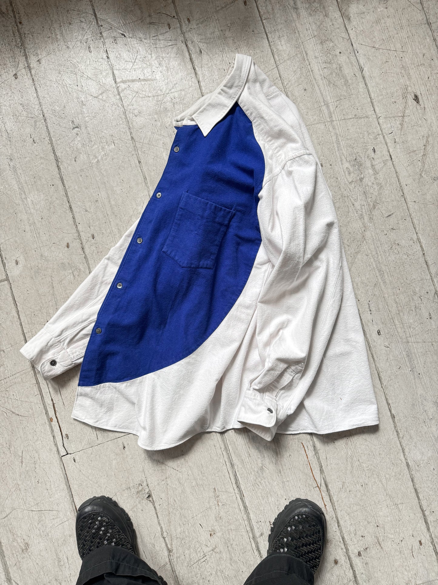 90s Off Center Circle Patch Blue / White Shirt (~L~)