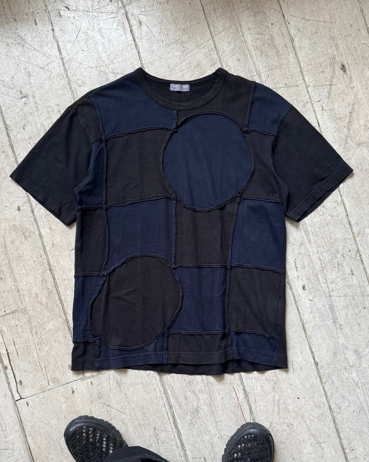 Early 2000s Washed Black / Navy Circle Patchwork Style Front Top / T-Shirt (M~L)