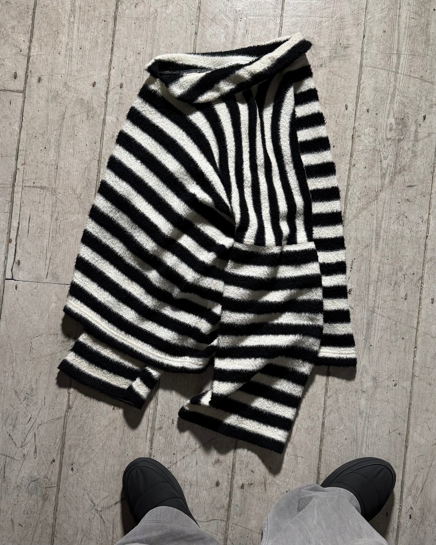 2012 Peter Pan Neck Black White Striped Fleece Jumper (M~L)