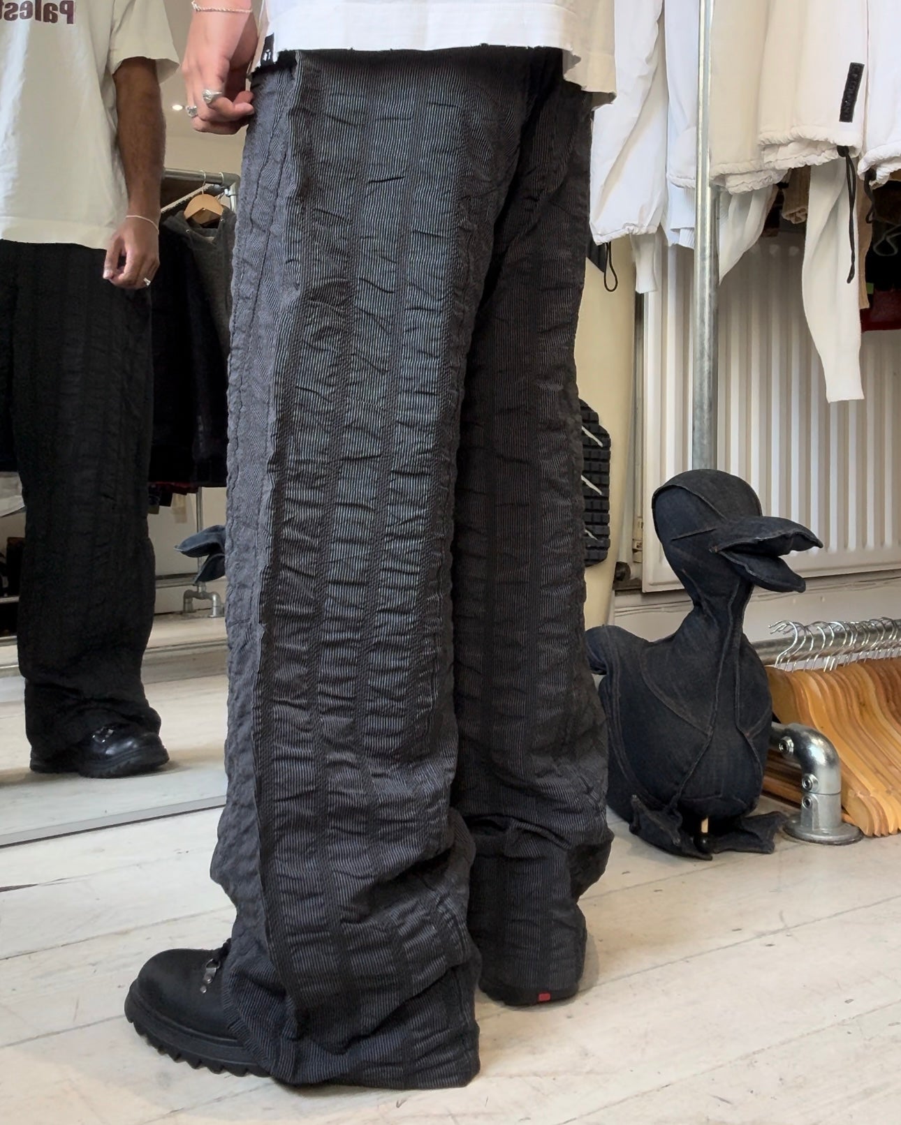 2004 Crinkle Process Striped Grey Wide Pants (~34~)