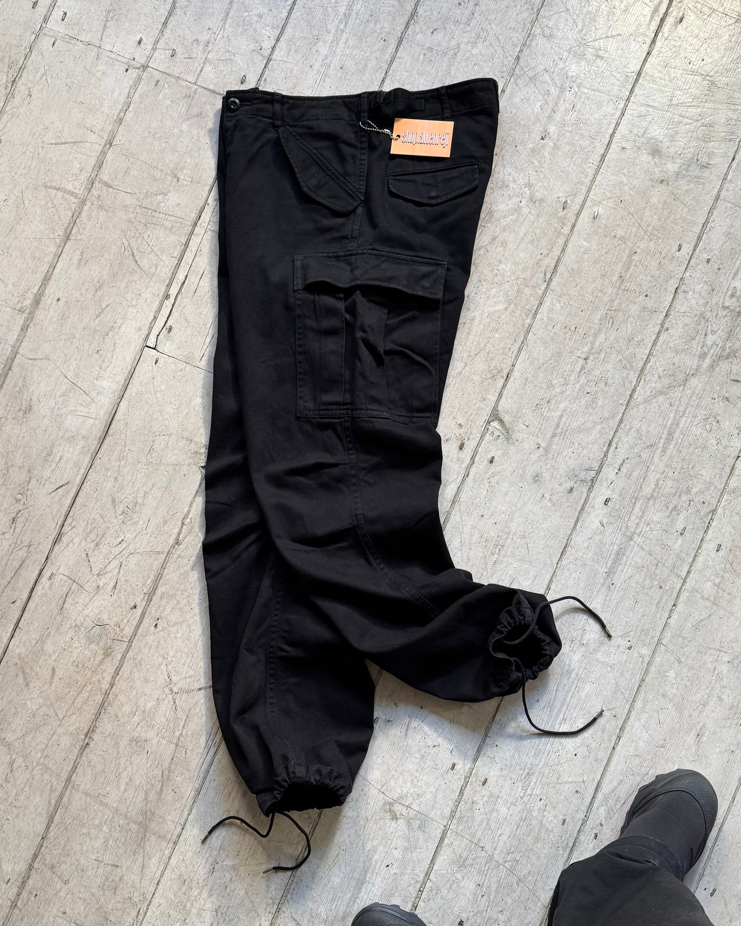 2007 Black Knee Darted Cargo Pants (~30~)