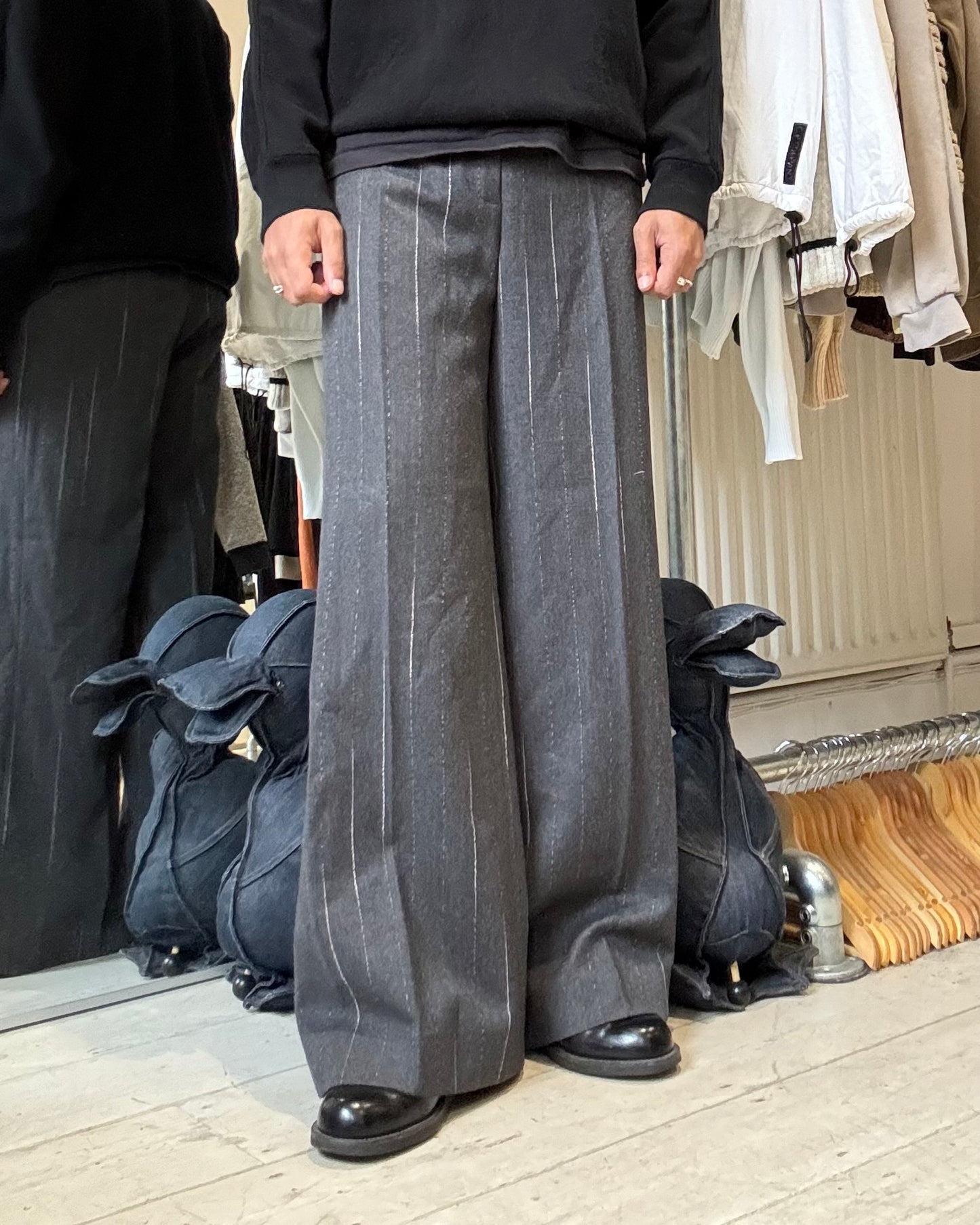 Early 2000s Grey Staggered Pinstripe Virgin Wool Wide Dress Pants (~30~)