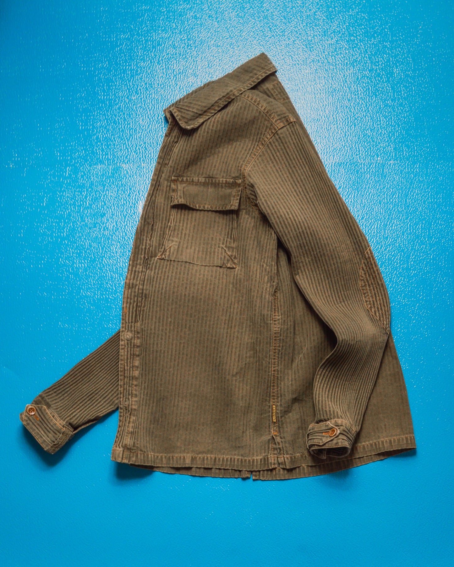 Early 2000s Pleated Brown Shirt (~M~)