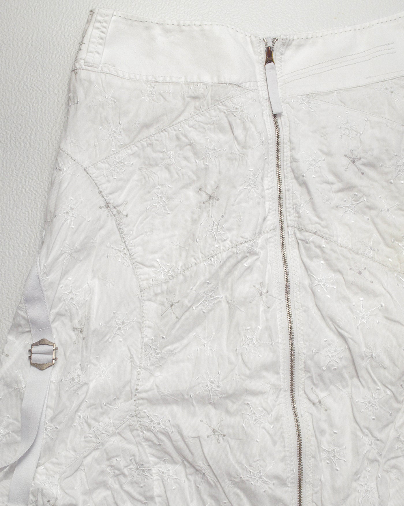 Early 2000s White Embroidered Star Pattern Balloon Style Strap Cargo Skirt (S)