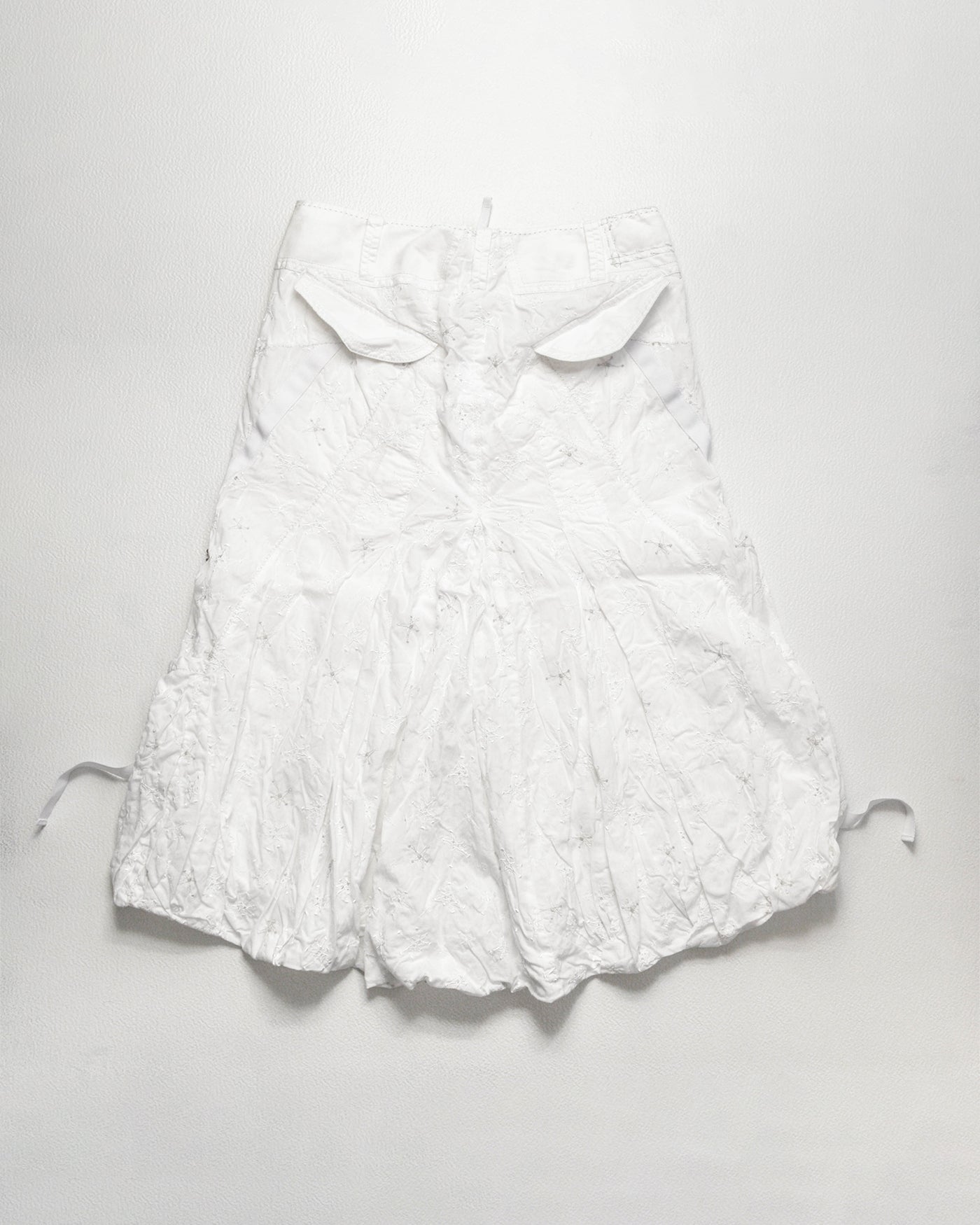 Early 2000s White Embroidered Star Pattern Balloon Style Strap Cargo Skirt (S)