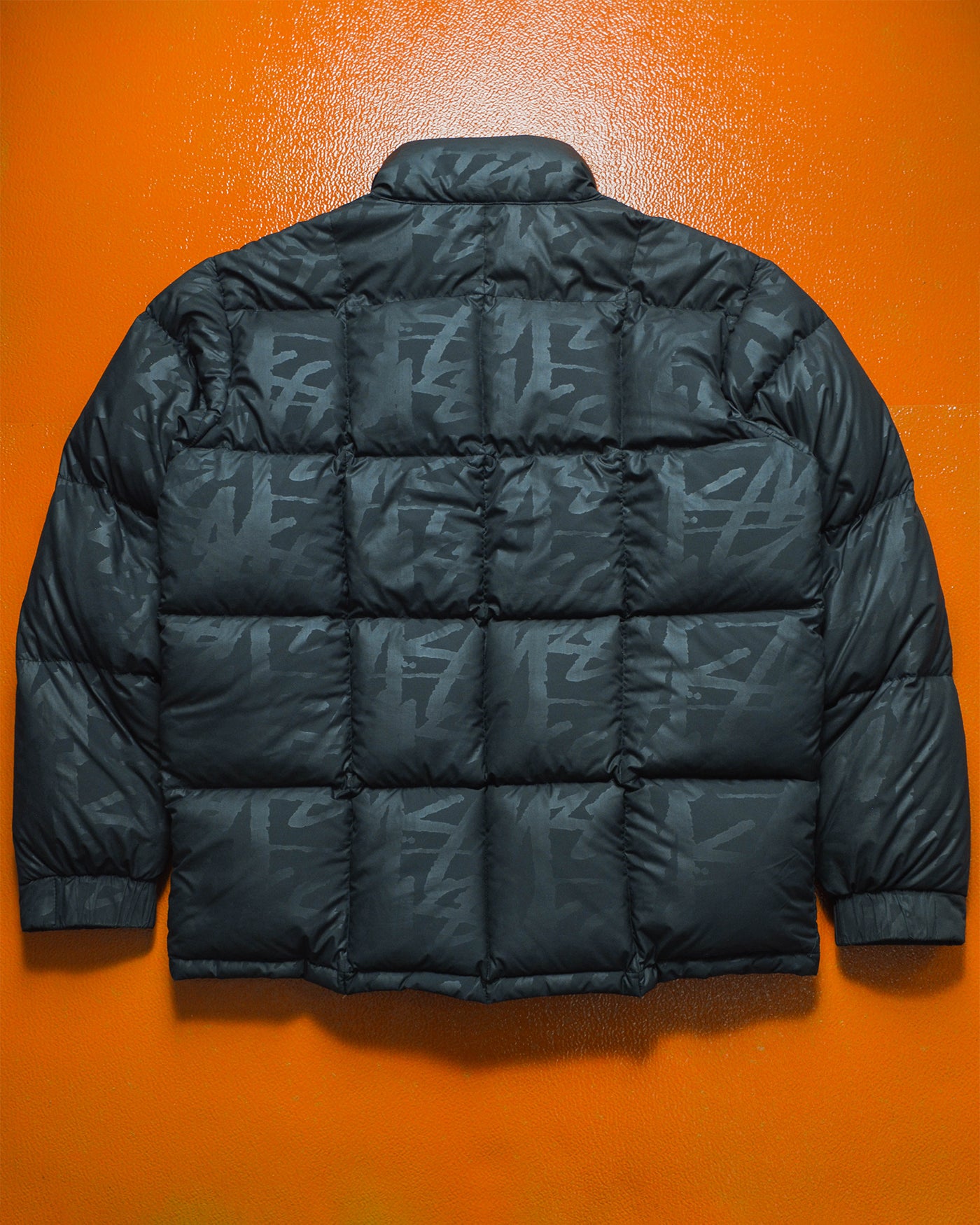 Tonal Allover Script Logo Reversible Puffer Jacket (L)