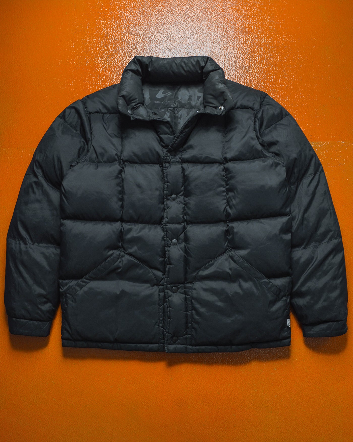 Tonal Allover Script Logo Reversible Puffer Jacket (L)