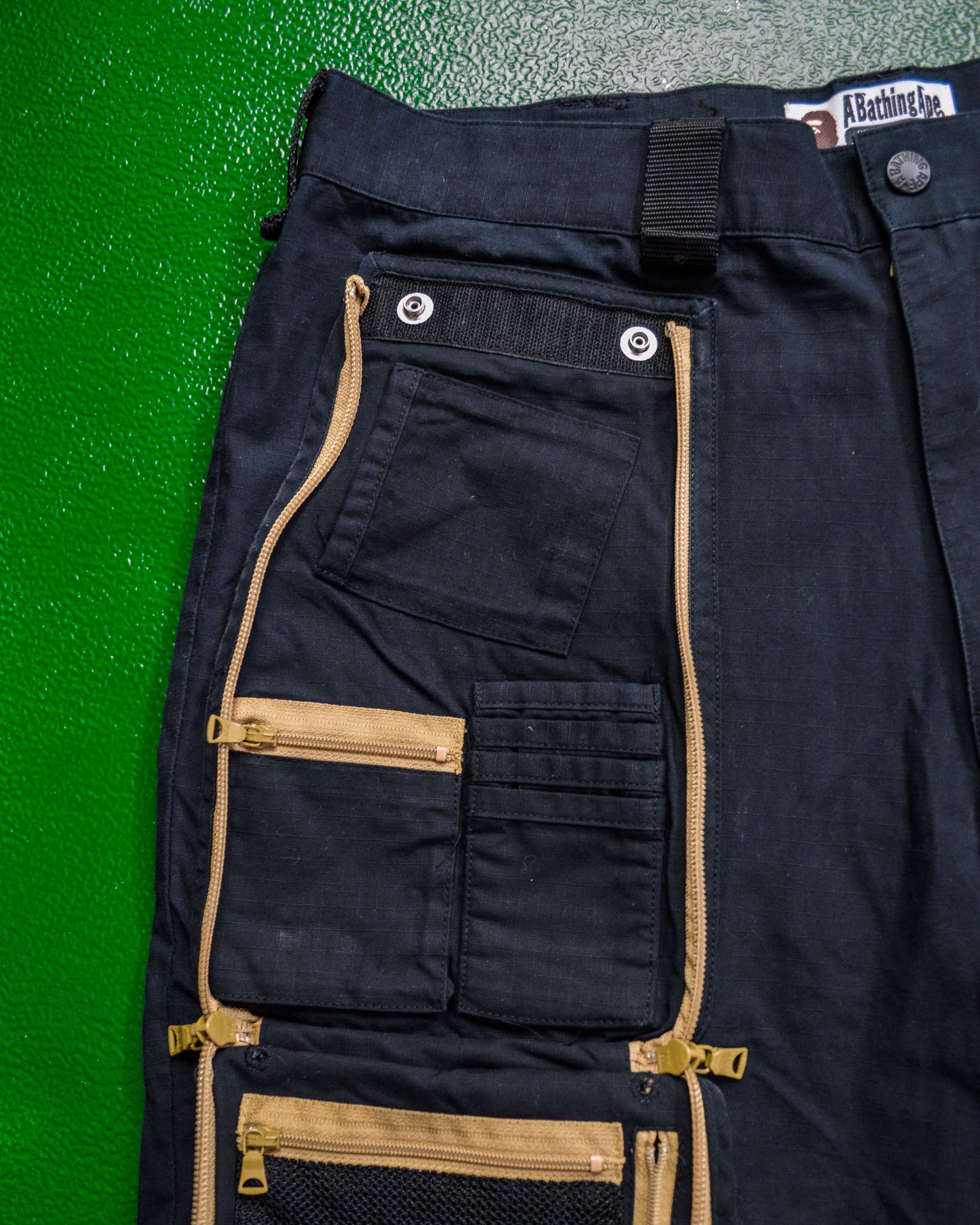 bape Extreme Multi-pocket Cargo Shorts (30~31)