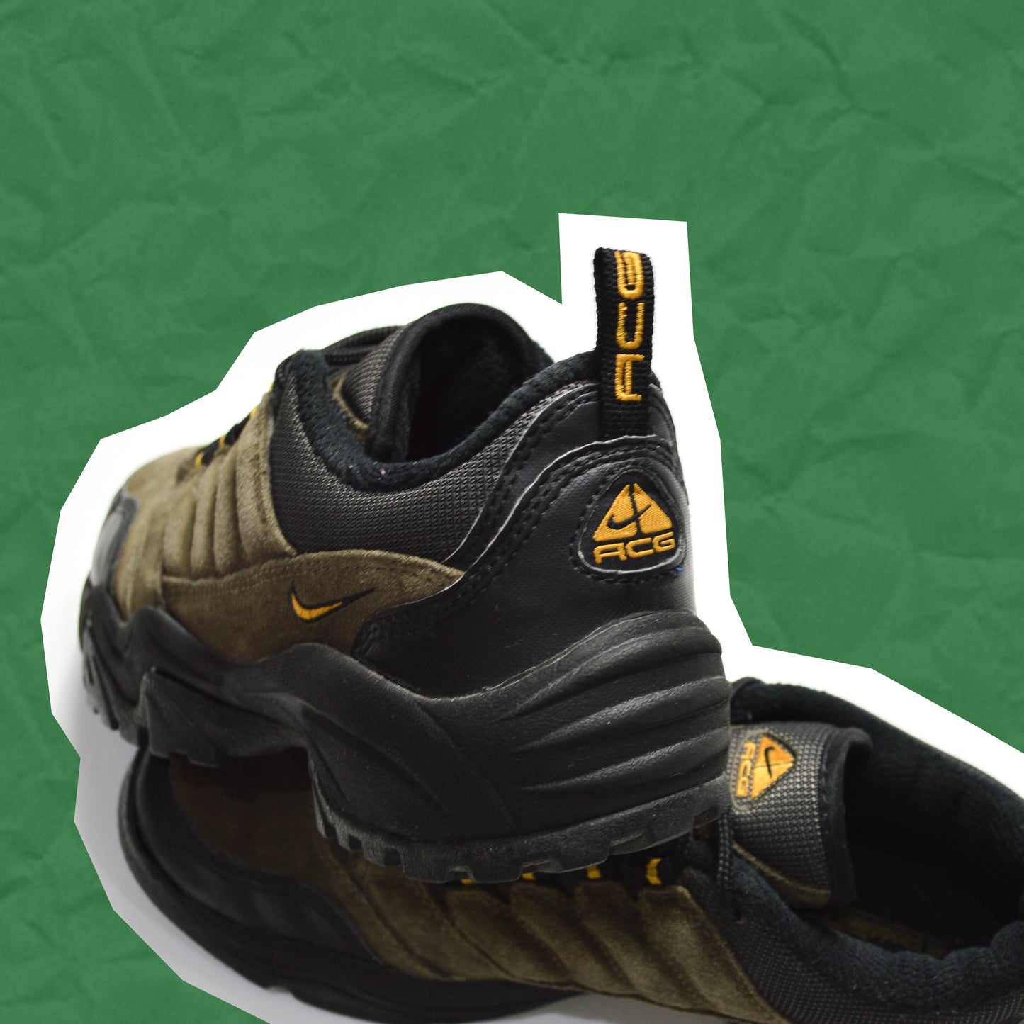 Nike ACG 2002 Hiking Shoes (UK8.5)
