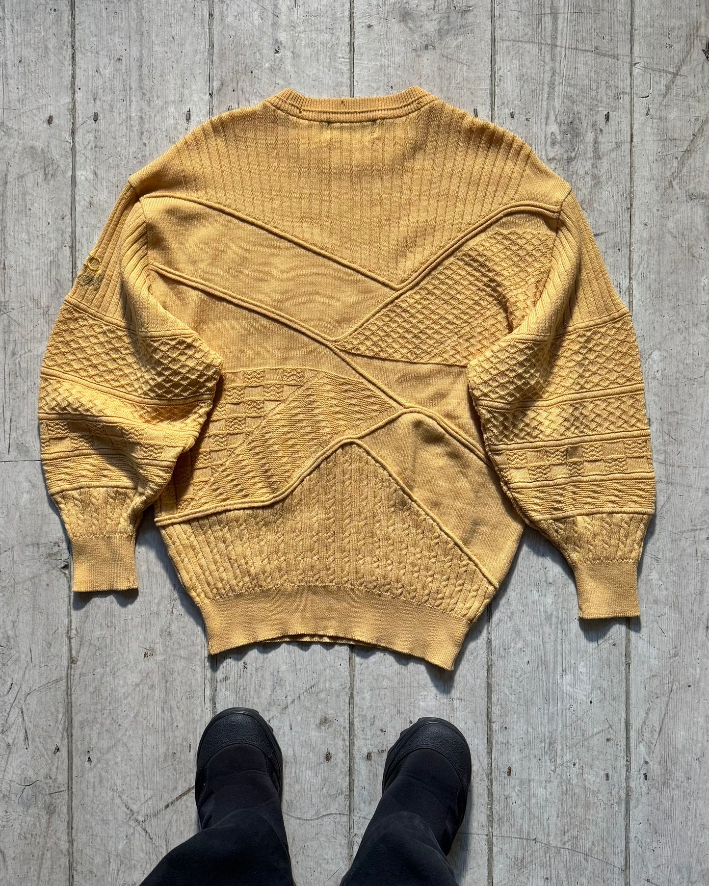 Early 2000s Pale Yellow Textured Panel Logo Knit Jumper  (~M~)