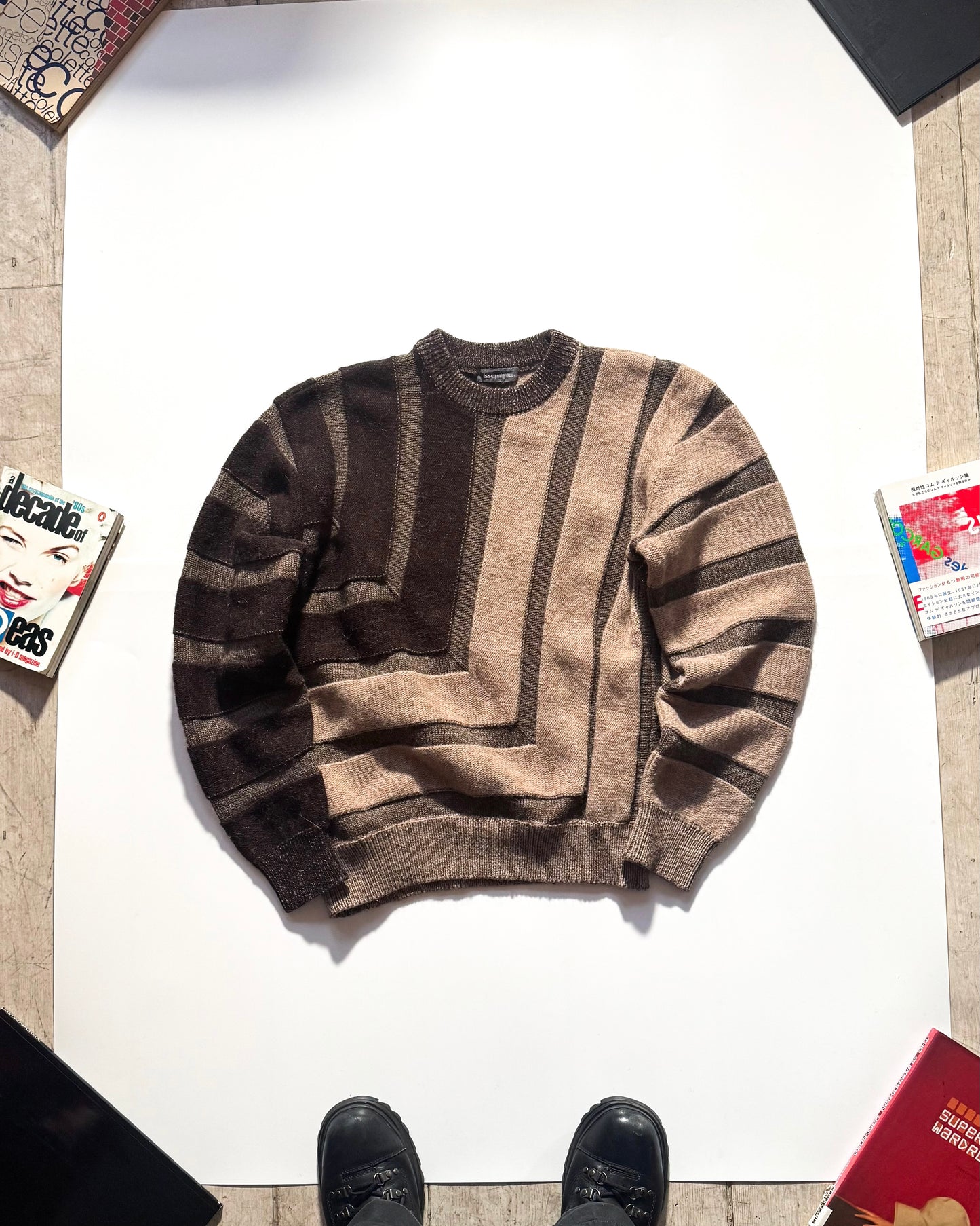 AW89 Asymmetrical 3-D Striped Contrast Segment Knit (~M~)