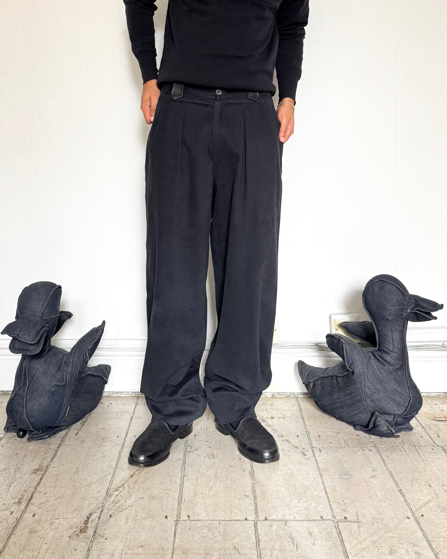 80s Black Leather Belt Loop Detail Pleated Pants  (~32~)