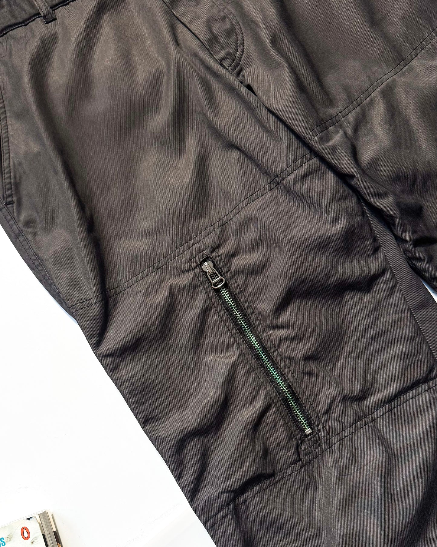 Early 2000s Shimmer Waxed Grey Asymmetrical Zip Cargo Pants (34~36)