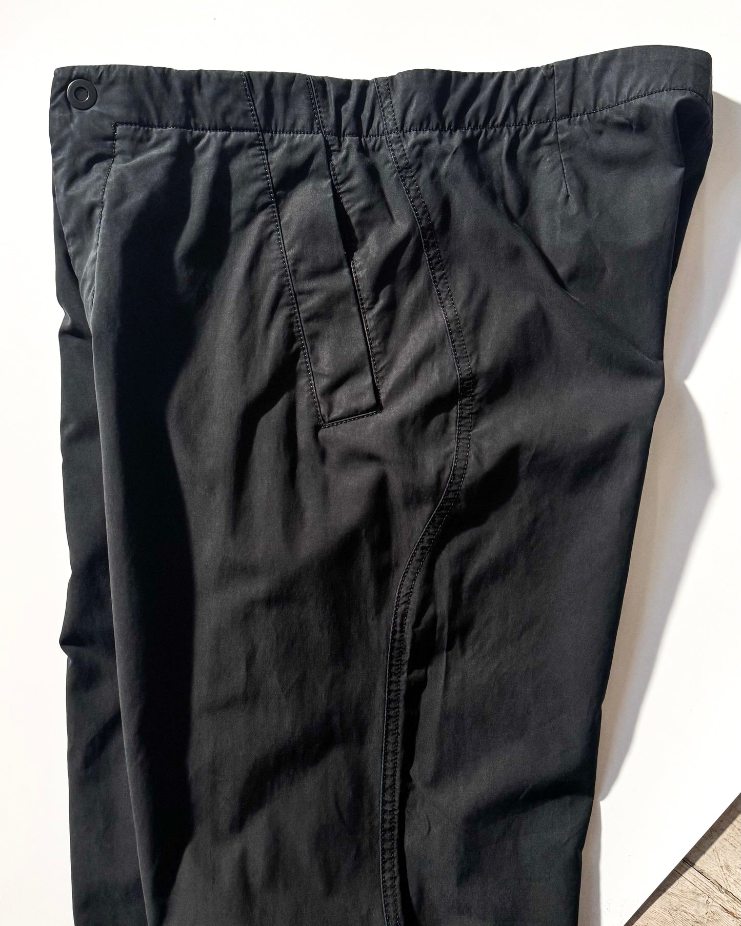 Early 2000s Charcoal Grey Traced / Curved Parallel Panel Trousers   (~32~)