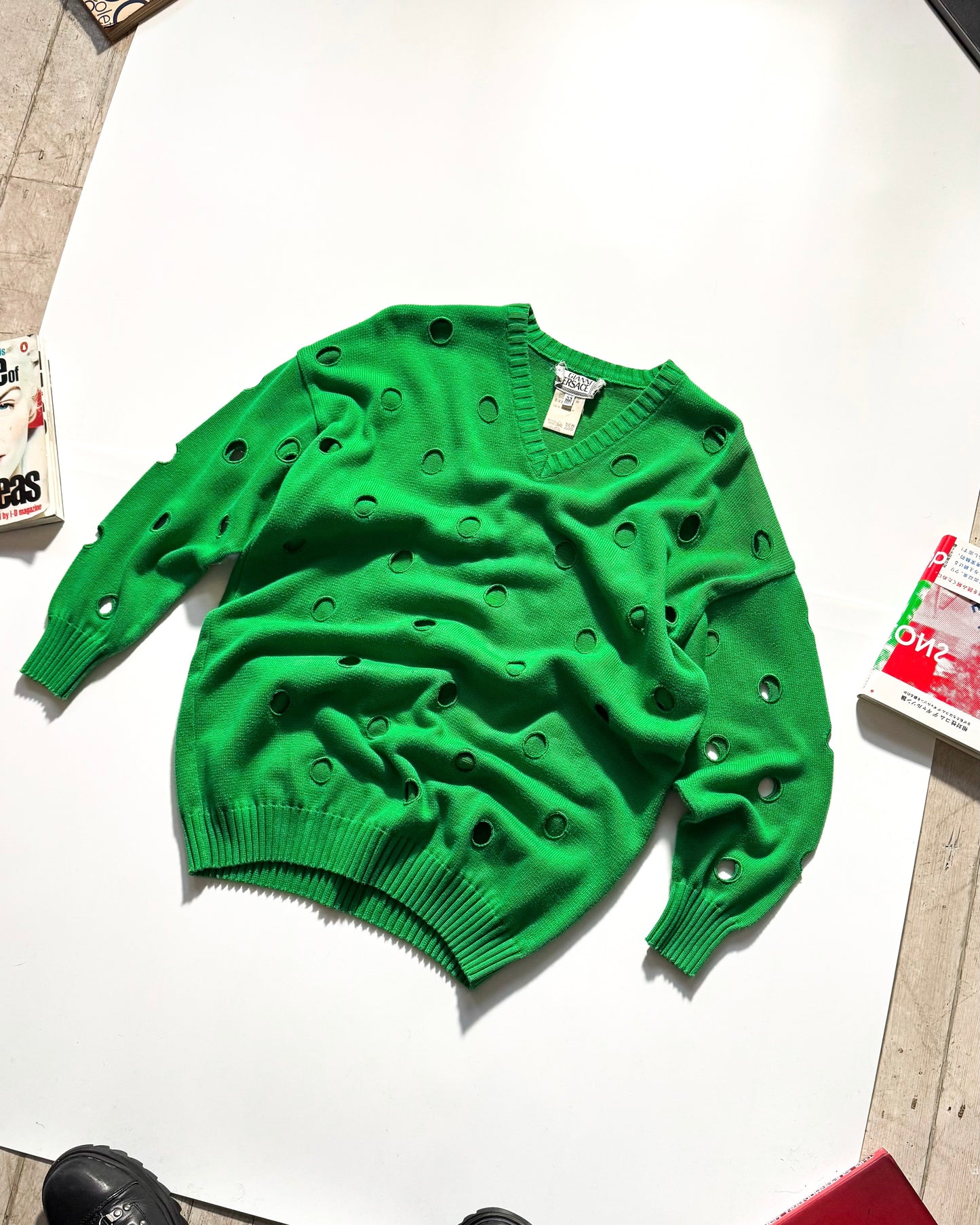 90s Vivid Green Circle Cutout V-neck Knit Jumper (~M~)