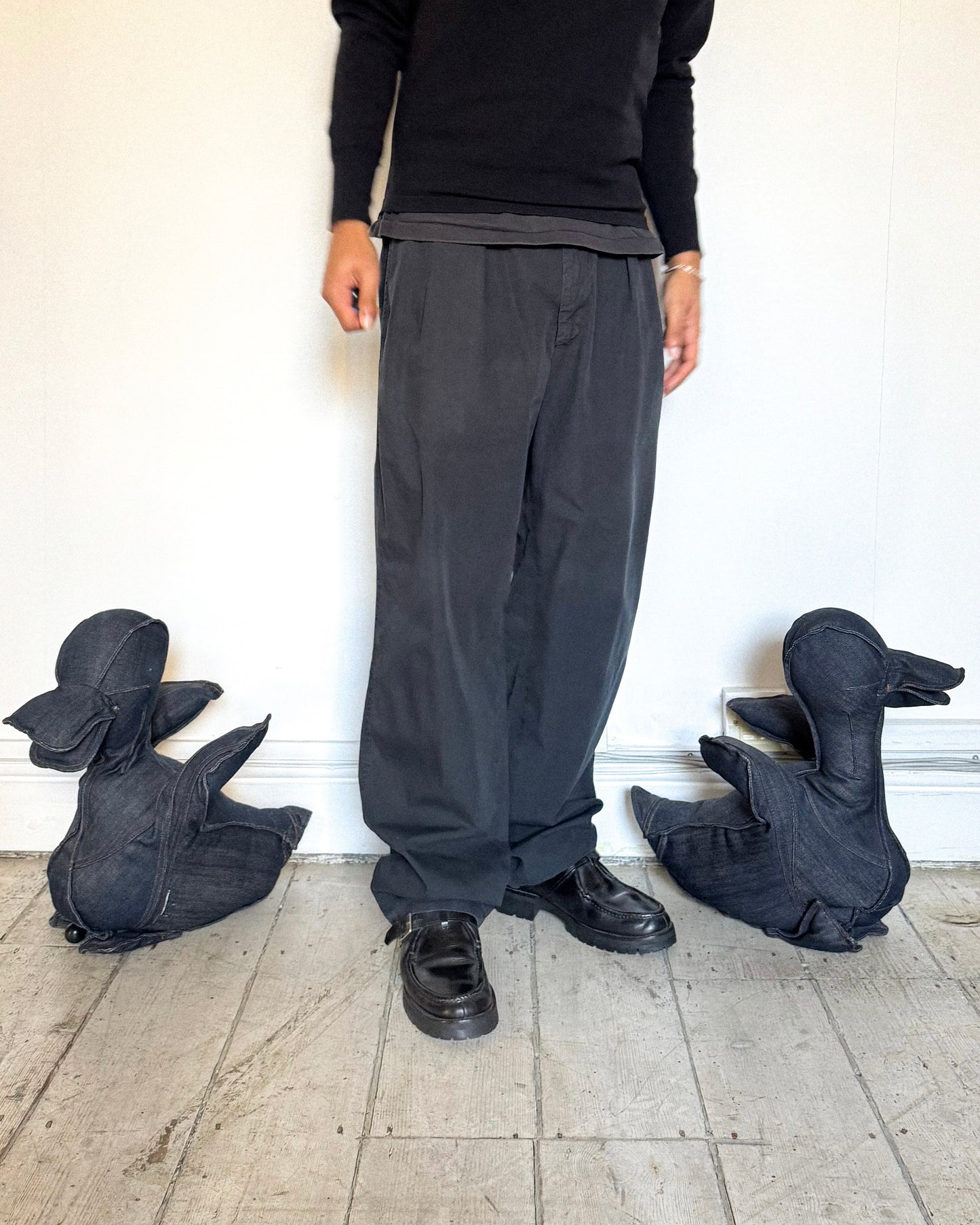 90s Pleated Washed Black / Deep Navy Trousers (30~32)