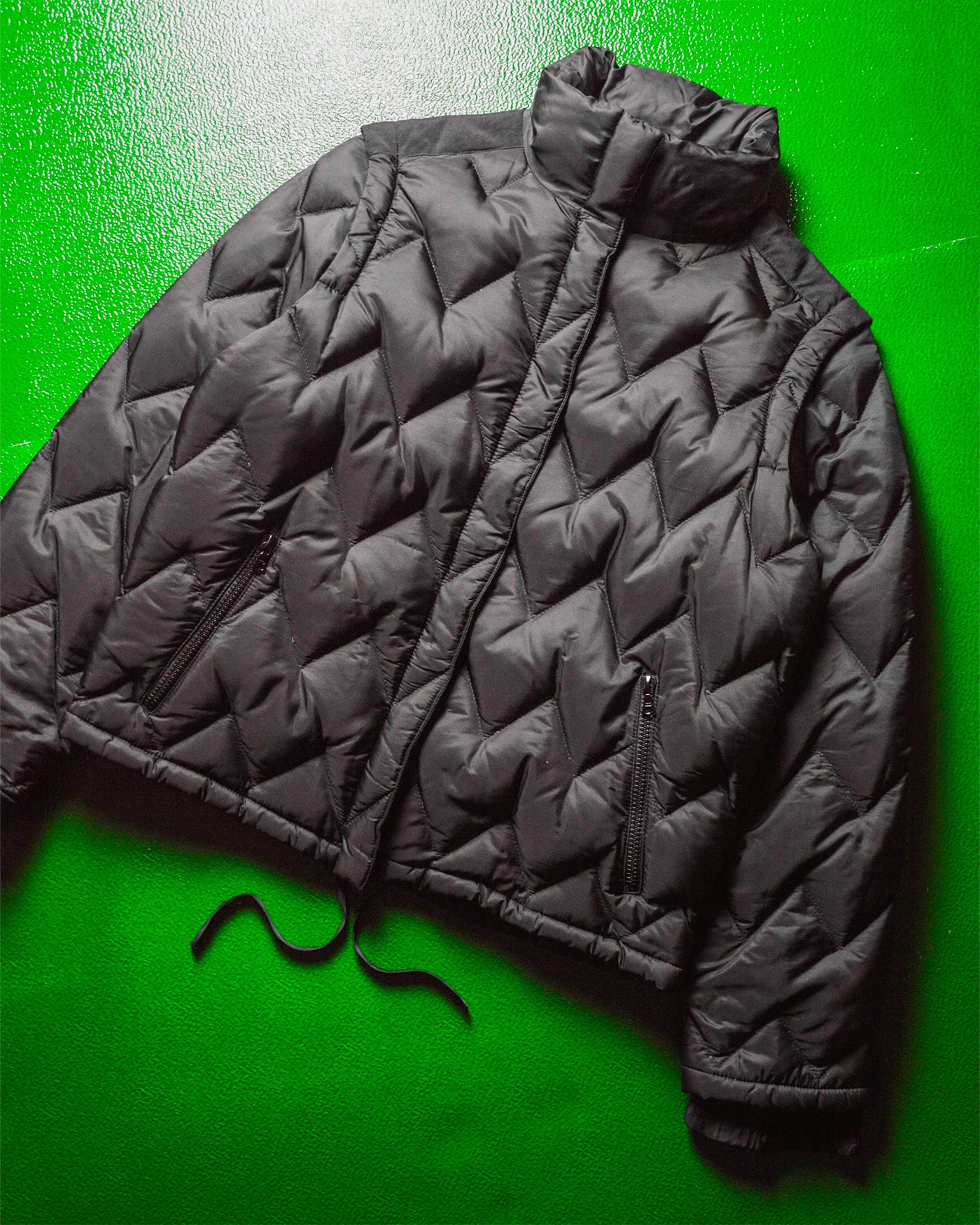 Black Zig Zag Panel 2 in 1 Detachable Sleeve Puffer Jacket (~S~)