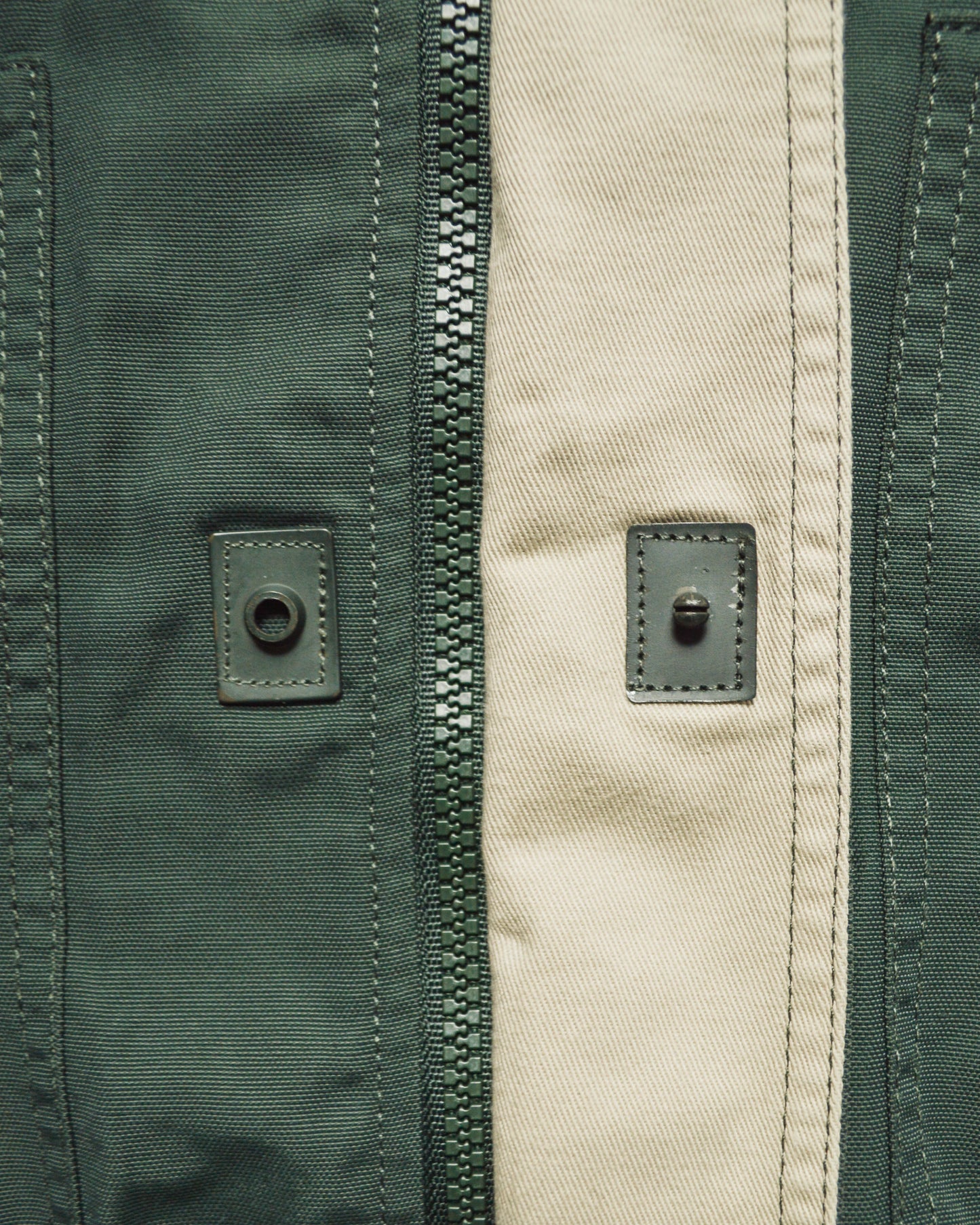 90s Muted Bottle Green Contrast Plastic Snap Closure Vest (~M~)