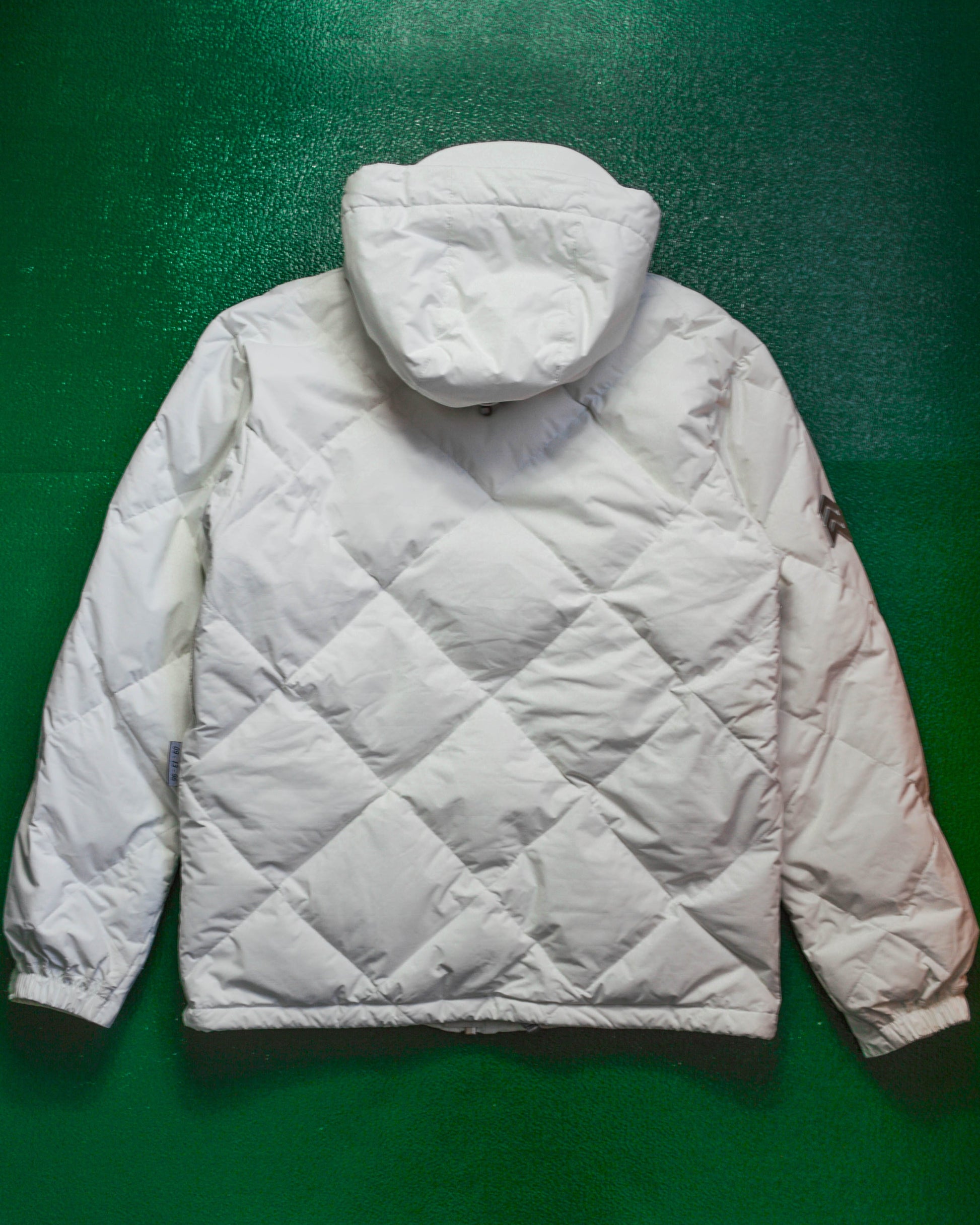 ANALOG Diamond Stitch White Multi Pocket Puffer Jacket (~M~)